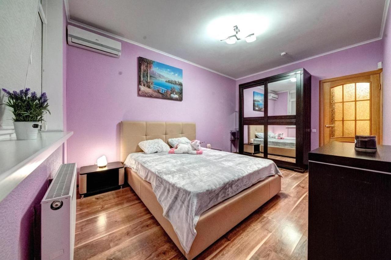 Modern Apartment Near Park เคียฟ ภายนอก รูปภาพ