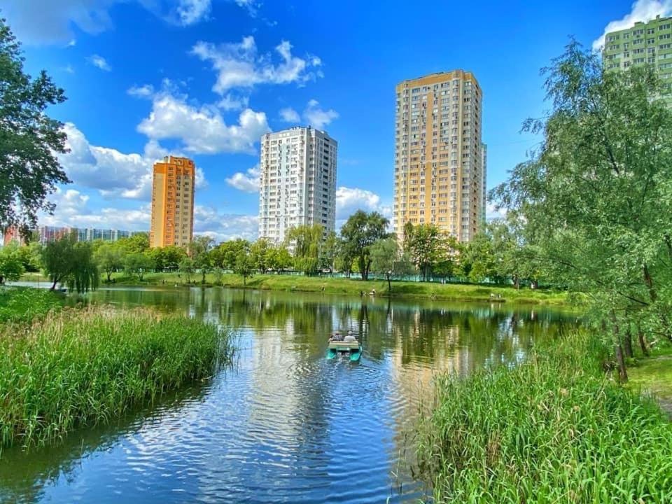 Modern Apartment Near Park เคียฟ ภายนอก รูปภาพ